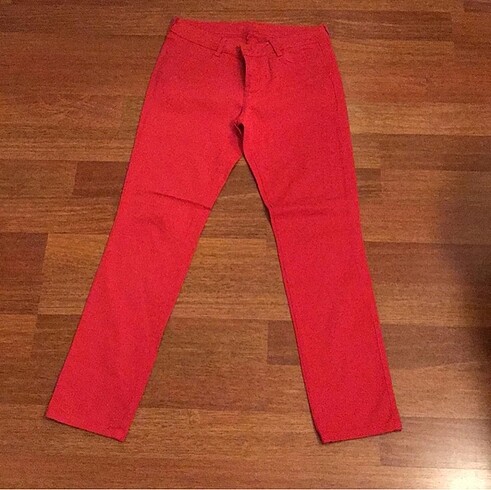 Kırmızı Pantalon