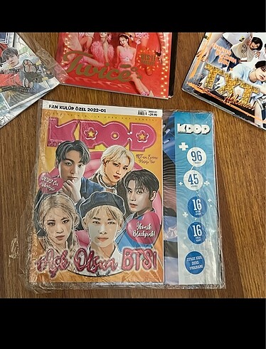 K Pop, BTS, Black Pink Dergi