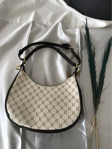 Zara Baget kol çantası