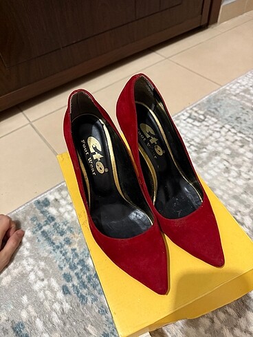 Kırmızı stiletto