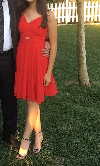 pencere detayli kirmizi elbise - Görsel 2