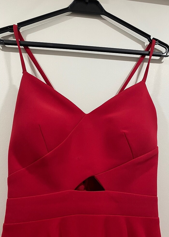 pencere detayli kirmizi elbise - Görsel 4