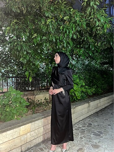 s Beden siyah Renk siyah saten zincir detaylı abiye