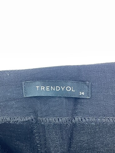 34 Beden siyah Renk Trendyol & Milla Mini Şort %70 İndirimli.