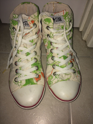 Beyaz Converse 