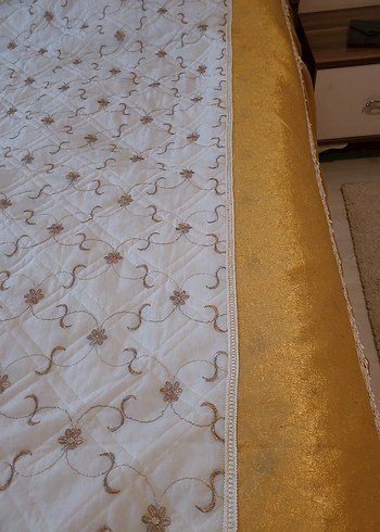 İşlemeli Beyaz Parlak Yatak Örtüsü - Görsel 4