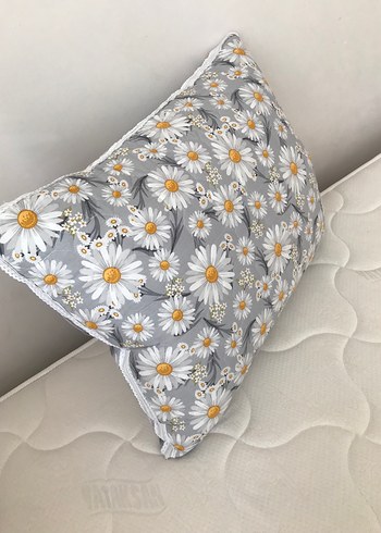 Gri Papatya Desenli Yatak Örtüsü süpriz yastık - Görsel 7