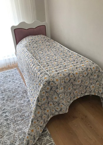 Gri Papatya Desenli Yatak Örtüsü süpriz yastık - Görsel 3