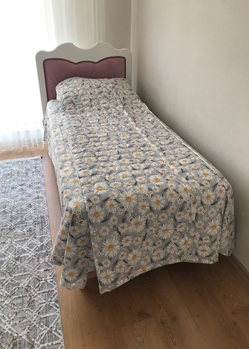 Gri Papatya Desenli Yatak Örtüsü süpriz yastık - Görsel 2