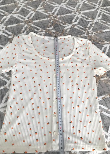 Düğmeli Beyaz Baskılı  Tişört - Görsel 2