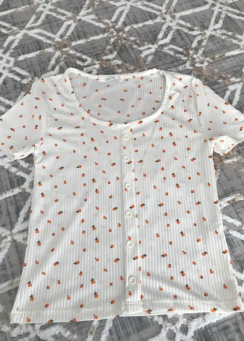 Düğmeli Beyaz Baskılı  Tişört - Görsel 3