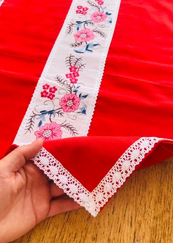 Nakışlı Kırmızı Masa Örtüsü runner - Görsel 3