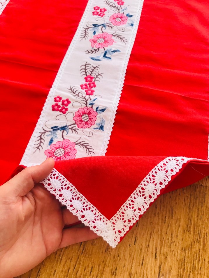 Nakışlı Kırmızı Masa Örtüsü runner - Görsel 3