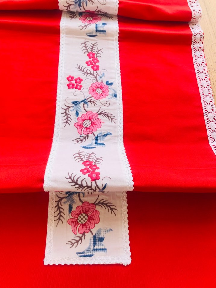 Nakışlı Kırmızı Masa Örtüsü runner - Görsel 4