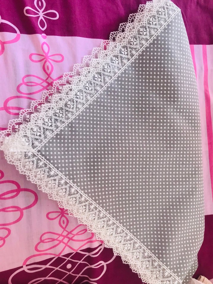 Nakışlı Gri ve Pembe Masa Örtüsü - Görsel 3