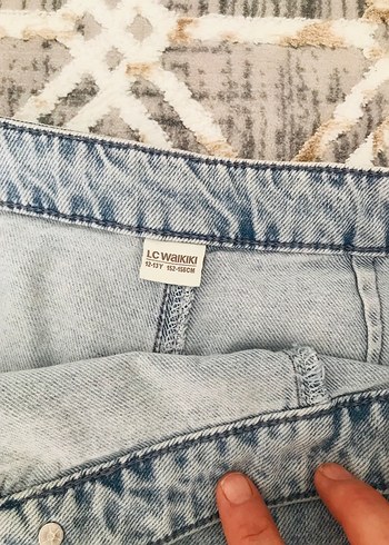 Kız çocuk Düğmeli Loose Fit Mini Kot Şort - Görsel 5