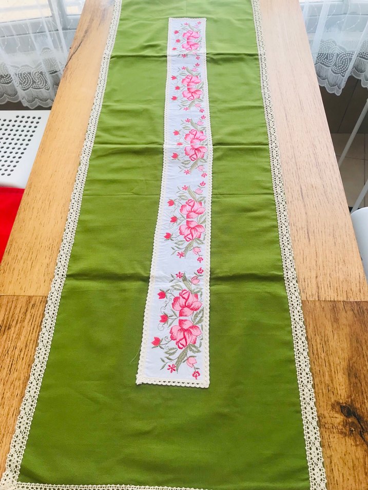 Nakışlı Yeşil Masa Örtüsü - Görsel 3