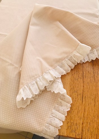 Nakışlı  Krem Masa Örtüsü Dantelli Kenar - Görsel 5