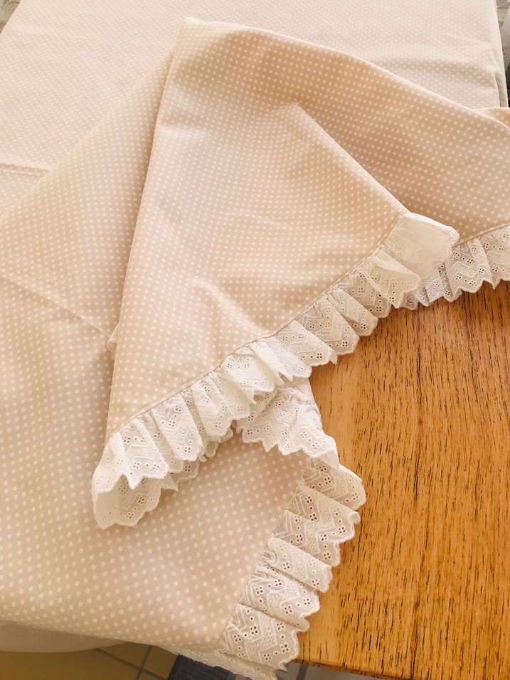 Nakışlı  Krem Masa Örtüsü Dantelli Kenar - Görsel 5
