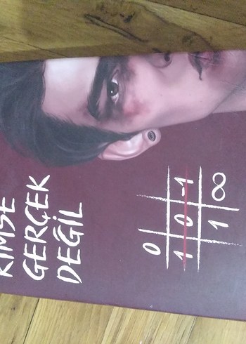 Kimse Gerçek Değil