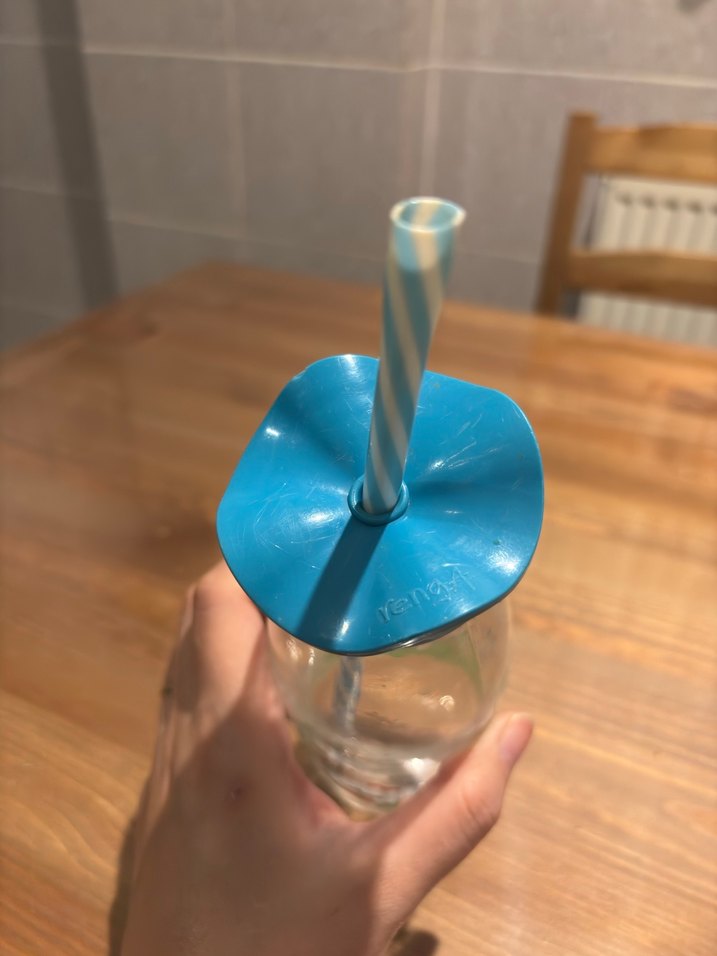 Mavi Desenli Çocuk Pipetli Matara - Görsel 4