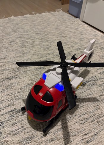 Kırmızı Oyuncak Helikopter - Görsel 5