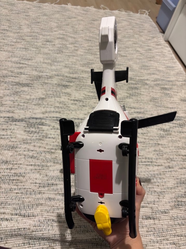 Kırmızı Oyuncak Helikopter - Görsel 3