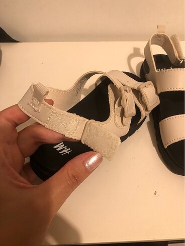 27 Beden ten rengi Renk H&M Çocuk Sandalet