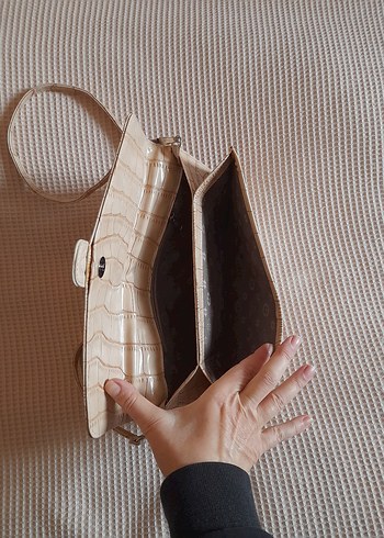 Bej Deri Yılan Desenli Tokalı Kadın Çanta - Görsel 5