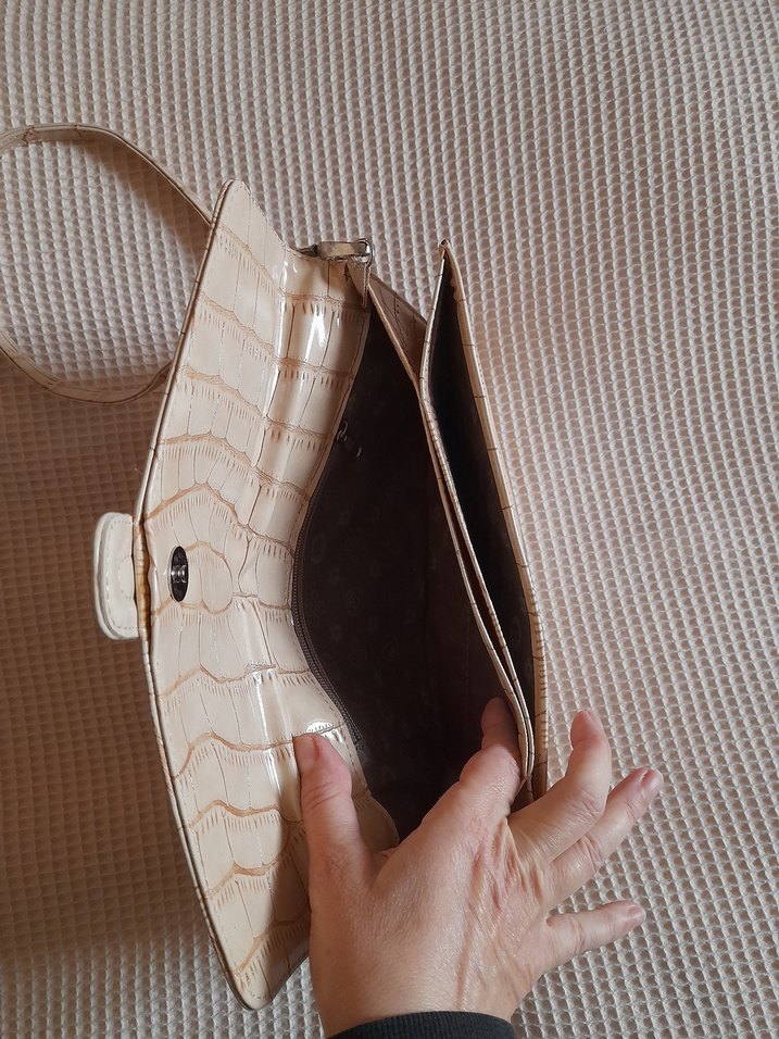 Bej Deri Yılan Desenli Tokalı Kadın Çanta - Görsel 4