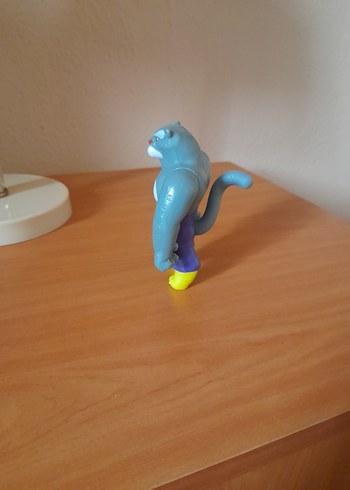 Mavi ve Gri Aksiyon Figürü - Görsel 2