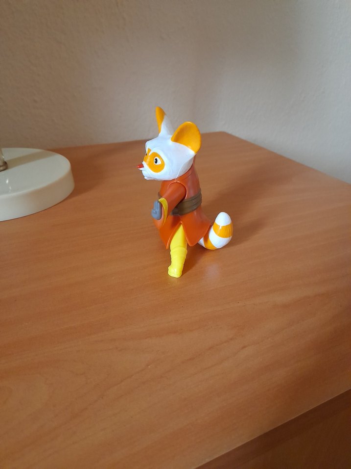 Parlak Turuncu Aksiyon Figürü - Görsel 2