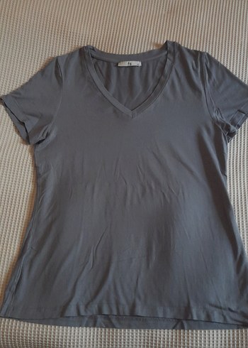 Gri V Yaka  Kadın Tişört - Görsel 3