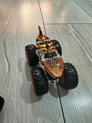 Monster hot wheels