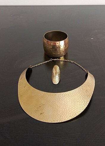 Diğer Gold rengi desenli gerdanlık, kalın bilezik ve yüzük seti
