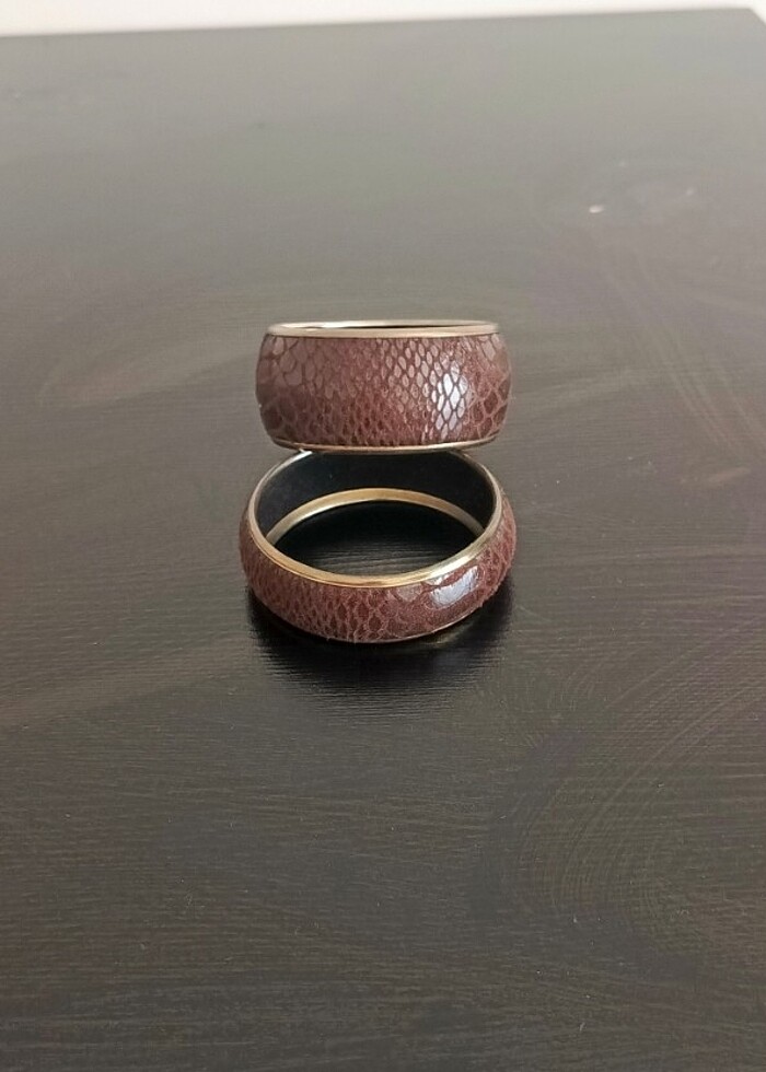 2 adet süet kaplamalı üstü parlak desenli halka bilezik - Görsel 2