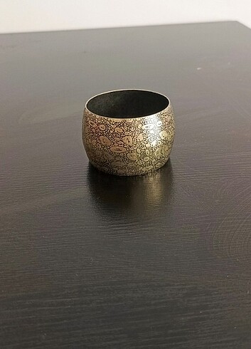 Diğer Kalın ,desenli ve şık metal bilezik