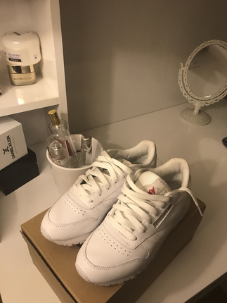 Reebok 0 orjinal kutusu ve faturası içindedir 