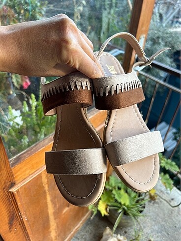 38 Beden ten rengi Renk Butigo bej kadın sandalet