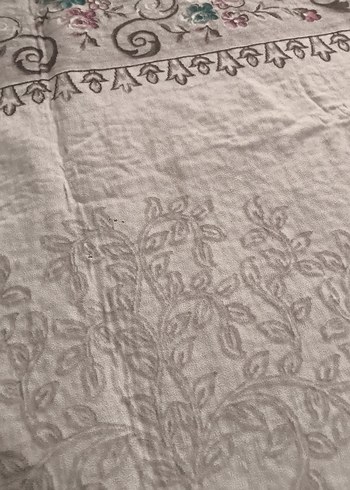 Beyaz İşlemeli Klasik Halı - Görsel 4