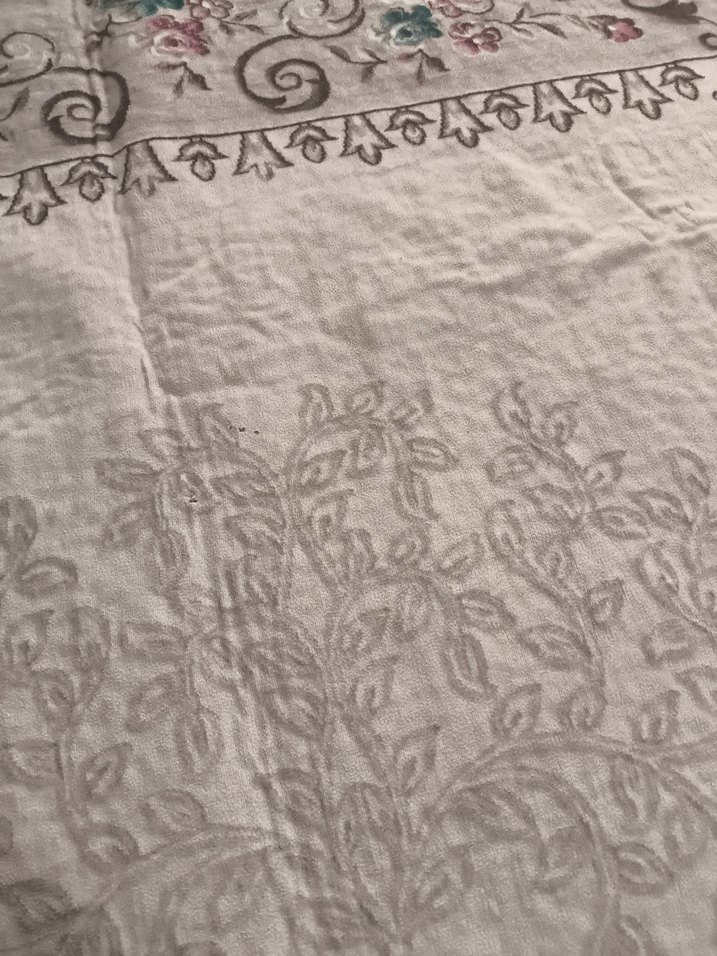 Beyaz İşlemeli Klasik Halı - Görsel 4