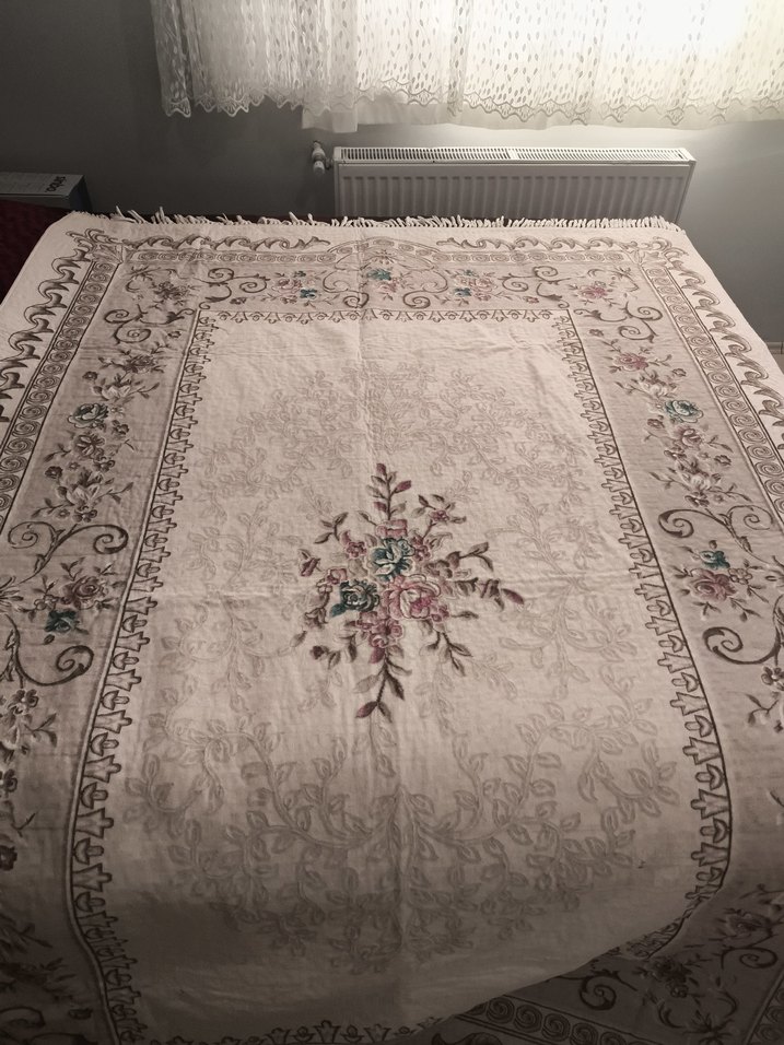 Beyaz İşlemeli Klasik Halı - Görsel 3