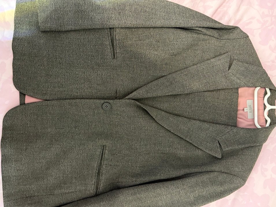 Şıklığın Simgesi: Siyah Tek Düğmeli Blazer Ceket — görsel 2/3