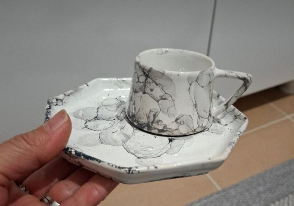 Papatya Desenli Siyah Kahve Fincanı ve Tabağı - Görsel 2