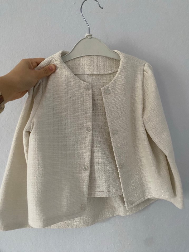 Kız Çocuk Beyaz Keten Düğmeli Bolero ve Etek Takımı - Görsel 4