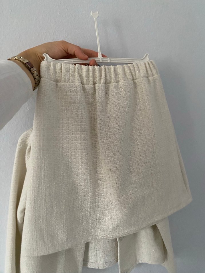 Kız Çocuk Beyaz Keten Düğmeli Bolero ve Etek Takımı - Görsel 5