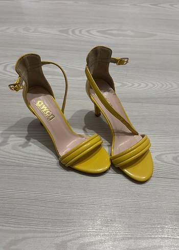 Sarı Rugan Kadın Stiletto Topuklu Ayakkabı - Görsel 3