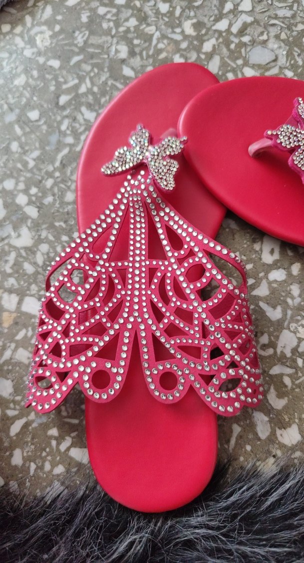 Taşlı kırmızı renk düz taban Terlik - Görsel 2