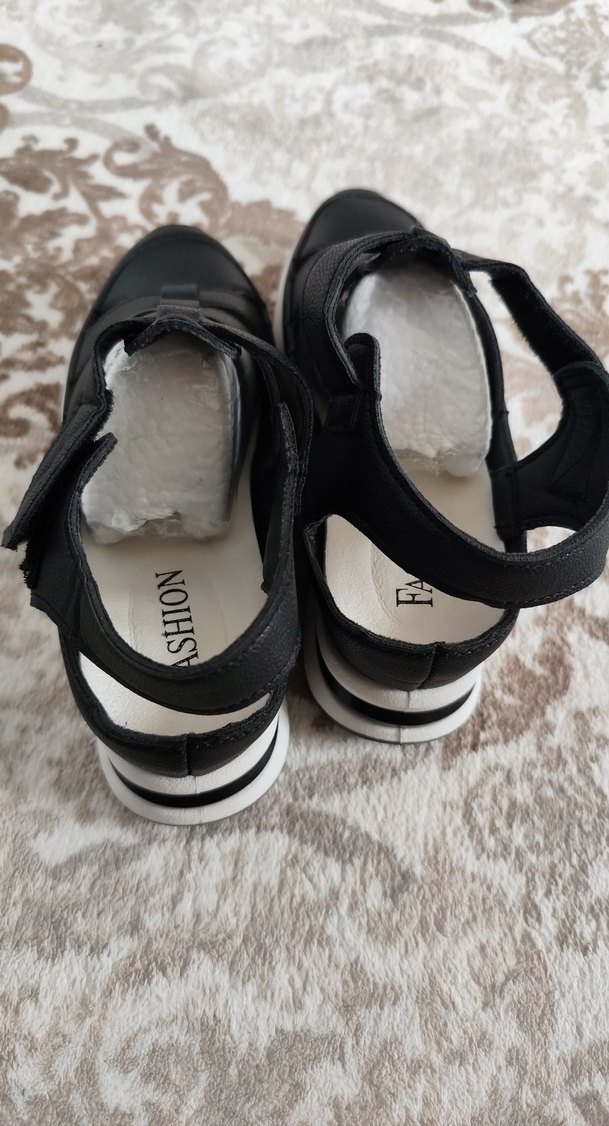 Siyah Bağcıklı Kadın Dolgu Topuk Sandalet - Görsel 3