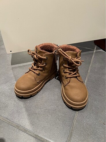 H&M Çocuk Bot